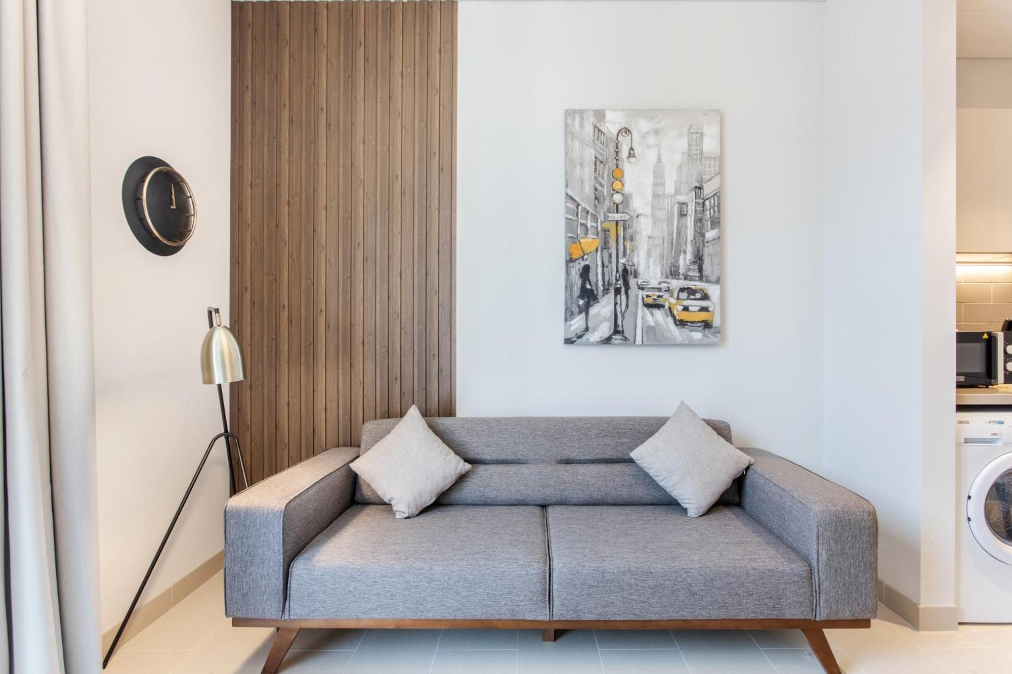 By Latinem Luxury 1br Cv A2706 Near Mall Dubai